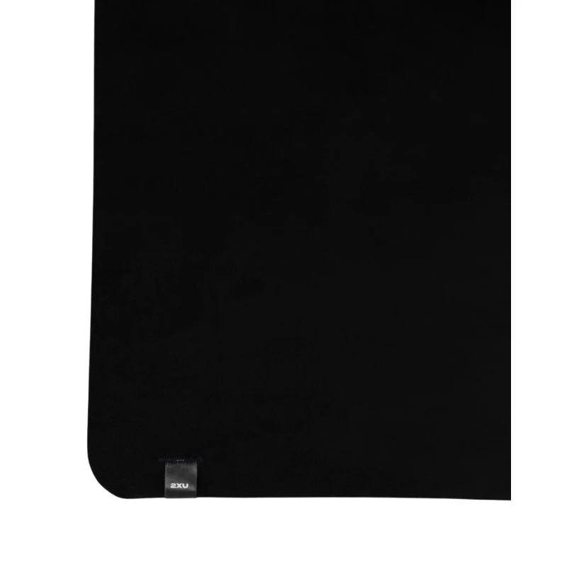 2XU Microfibre Gym Towel - Image 3