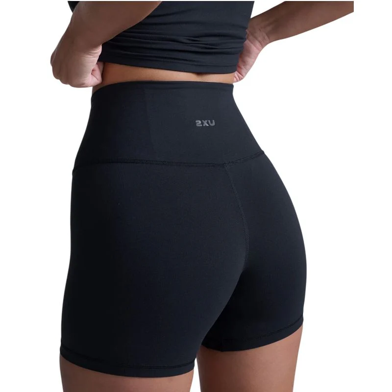 2XU Womens Fluid Hi-Rise 5-inch Shorts - Image 3