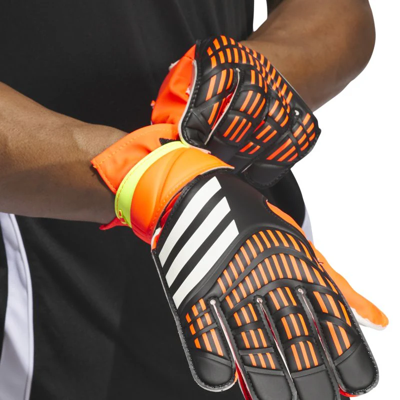 Adidas Predator Training Goalkeeper Gloves - Image 2