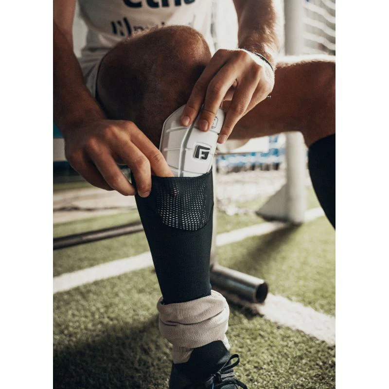G-FORM PRO-S BLADE SHINGUARD - Image 3